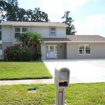 Hosting New Villa Tampa Exterior photo