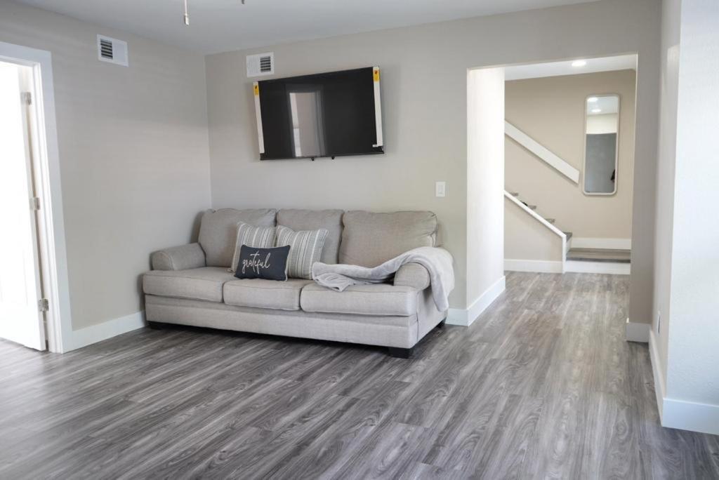 Hosting New Villa Tampa Exterior photo