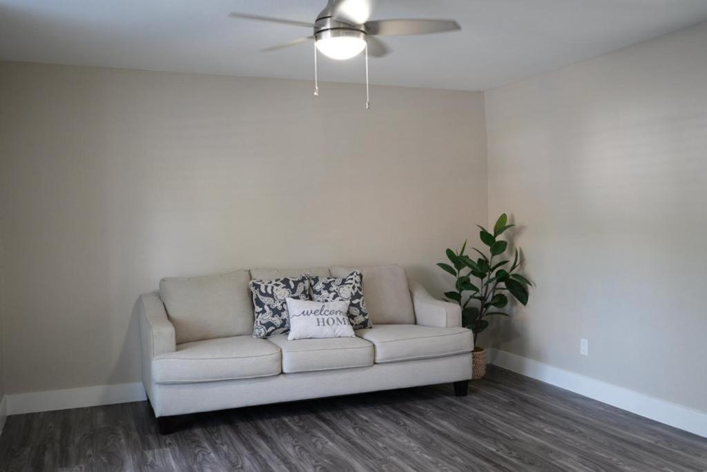 Hosting New Villa Tampa Exterior photo